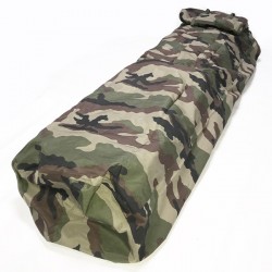 Sur sac de couchage sarcophage camouflage en condition de profil haut