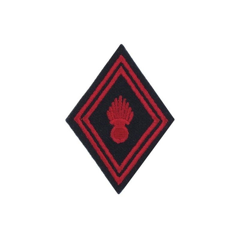 Ecusson de bras losange Troupe infanterie brodé rouge sur fond noir