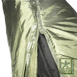 Système de fermeture du sac de couchage sarcophage vert armée en condition de profil haut