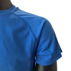 t-shirt sport avec finition double sur l'encolure, le bas  du t-shirt et des manches
