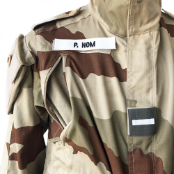 Veste de Combat T4 S2 Neuve Camouflage Sable Zoom sur Poche de Poitrine et Position de la bande Patronymique et du Grade