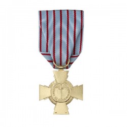 Médaille présentant un glaive pointe en bas avec l'inscription « Croix du Combattant »