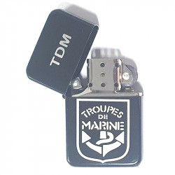 Briquet Tempête coloris noir type Zipp avec inscription laser TDM troupes de Marine