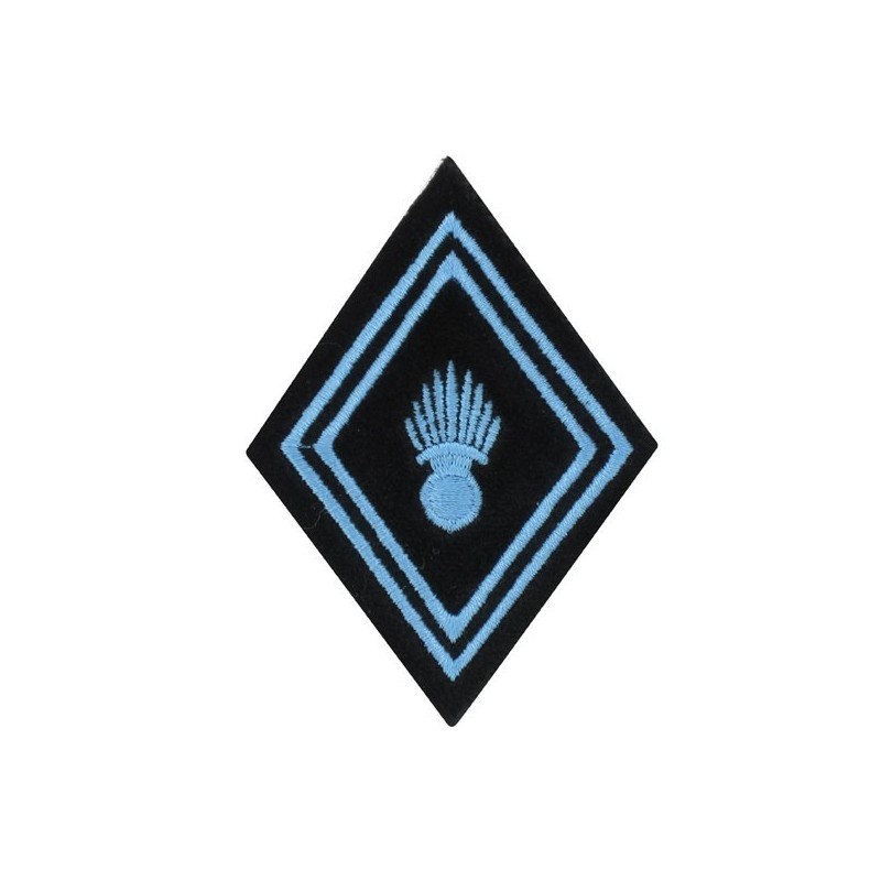 Ecusson de bras losange brodé bleu ciel sur un fond noir pour soldat, caporal et caporal chef de troupe ABC Hussard